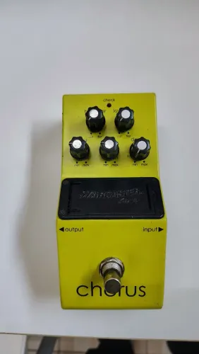 PEDAL FENDER CHORUS. MUITOS CONTROLES, VERSATIL