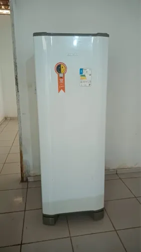Geladeira Esmaltec 1 Porta - Ótimo Estado