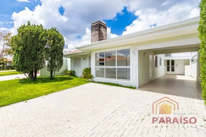 Casa com 4 dormitórios em Curitiba