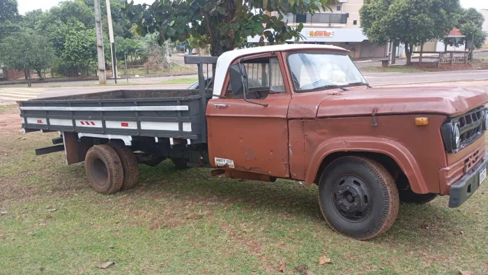 Caminhão Dodge D400
