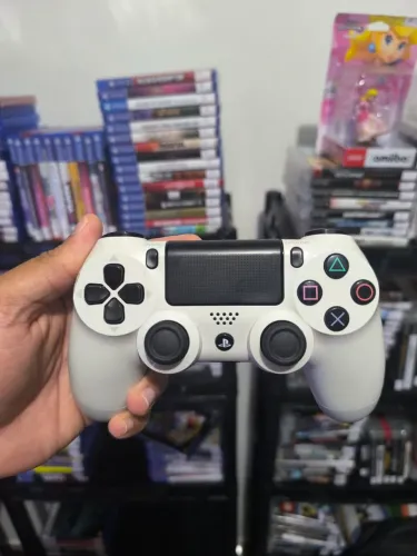Controle Playstation 4 Branco (com detalhes de uso)