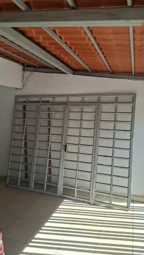 Porta dupla de ferro