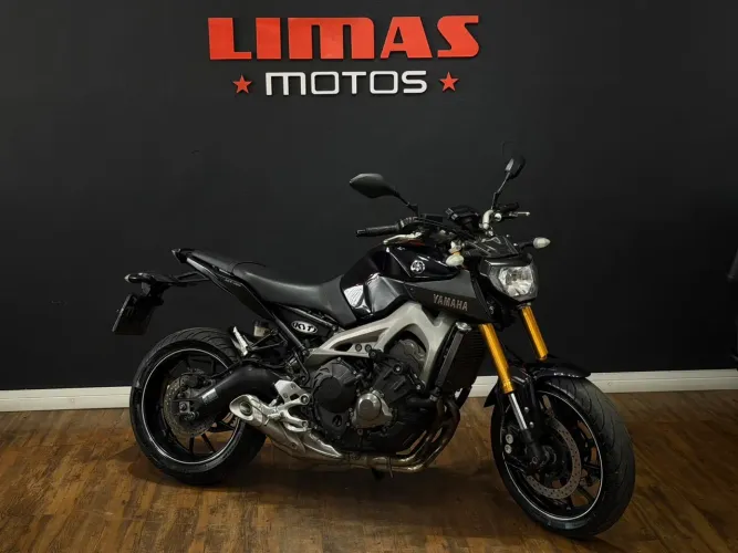 MT 09 900 Roxa 2015 ABS - Apenas 37.600 KM.