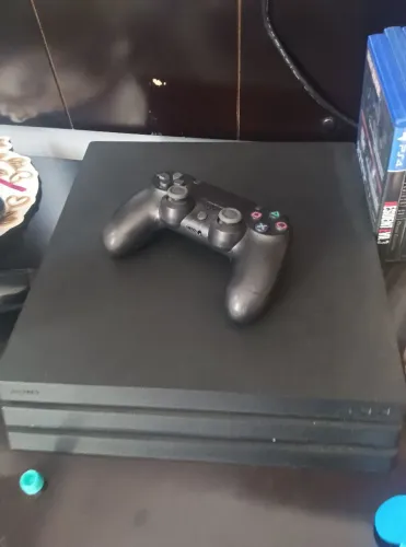 PS4 pro bem conservado 1 tera, funcionando 100%
