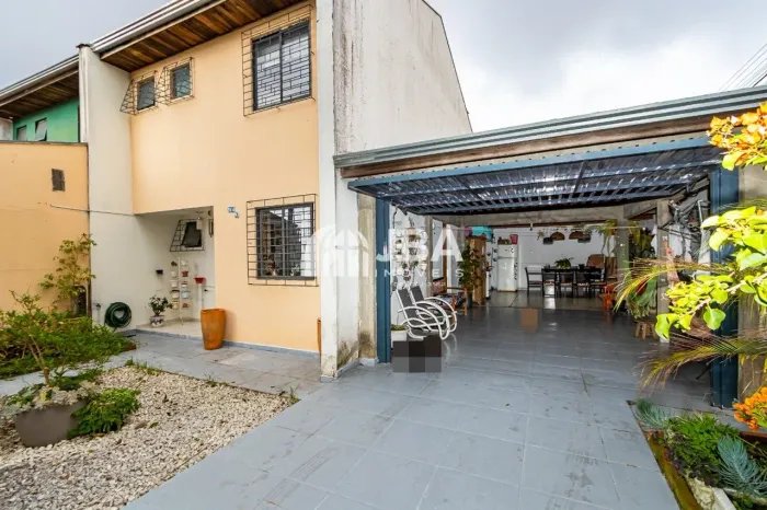 SOBRADO COM 03 QUARTOS SENDO 1 SUÍTE
