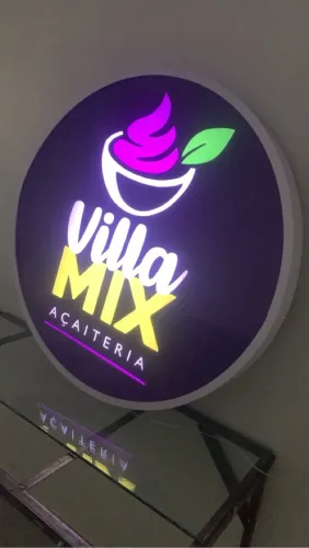 Placa em acrílico com iluminação interna personalizada 