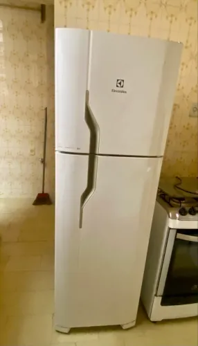 Geladeira Electrolux Frost Free Branca - Conservada - Pouco Tempo de Uso