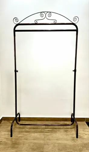 Arara de roupas retrô