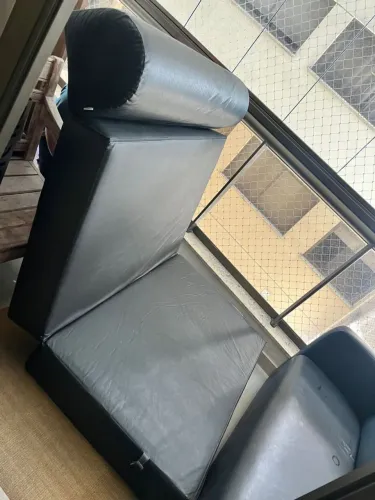 Sofá cama Tok Stok corino preto <br>R$ 400,00 <br><br>Retirar em Icaraí