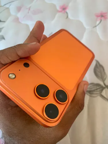 iPhone XR na carcaça do 17
