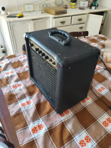 Cubo para guitarra Sheldon 20w bivolt