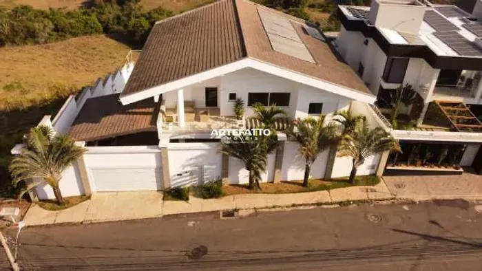 Casa com 5 dormitórios no bairro Vale Verde em Varginha/MG