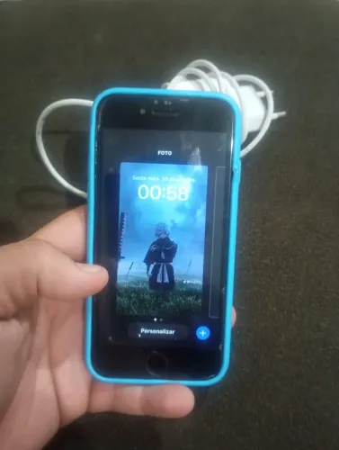 Vendo iPhone 7 com carregador 