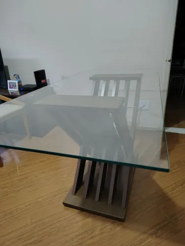 Mesa de Vidro para 6 cadeiras.