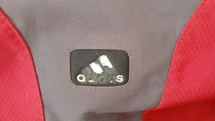 Bolsa Adidas original usado em ótimo estado de conservação.