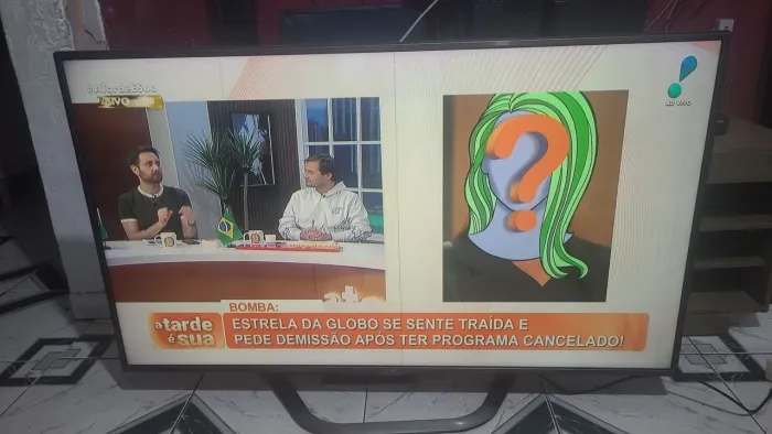 Vendo tv smart lg 60 polegadas com detalhes leiam a descrição do anúncio