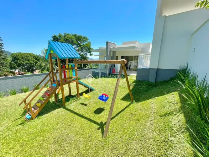 Terreno à venda em condomínio fechado com lazer completo em Biguaçu/SC | Costa Azul
