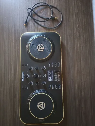 Controladora Numark pra usar com notebook