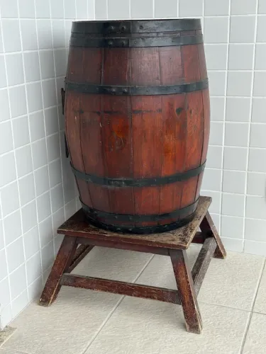 Barril de Madeira com pé 100x45