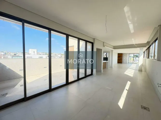 Cobertura com 4 quartos sendo 2 suítes com 4 vagas de garagem no bairro Dona Clara.