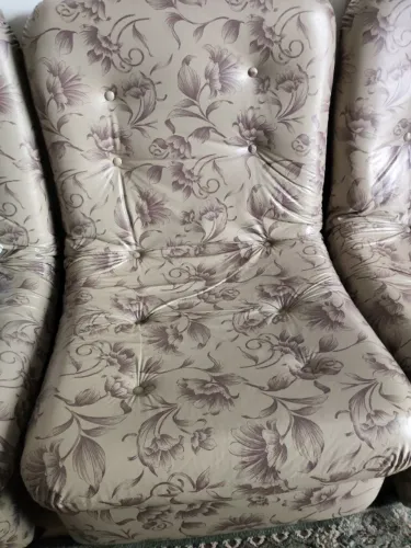 Quatro Poltronas Doação entrar em contato * falar com Miria.