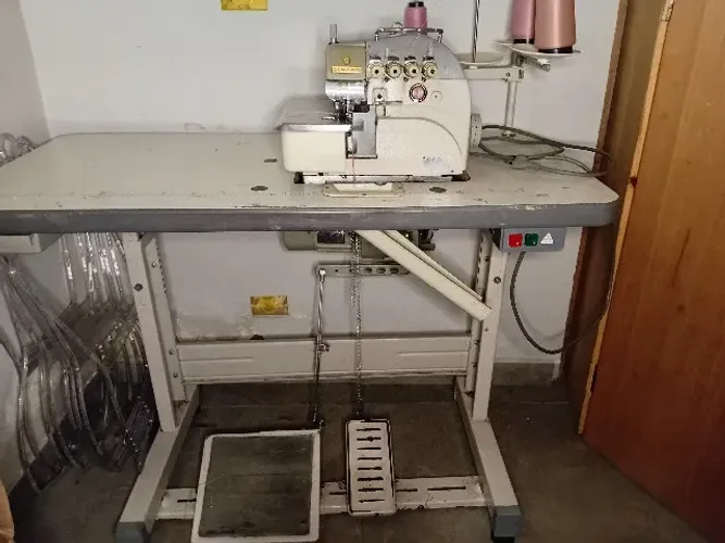 Vendo Overloque Industrial Singer em excelente estado de funcionamento.