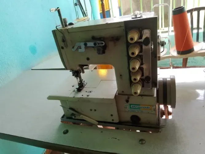 Máquina de Costura: Galoneira industrial Bracob
