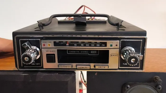 RÁDIO AUTOMOTIVO CCE CM-310L TKR RARÍSSIMO COM AS CAIXAS