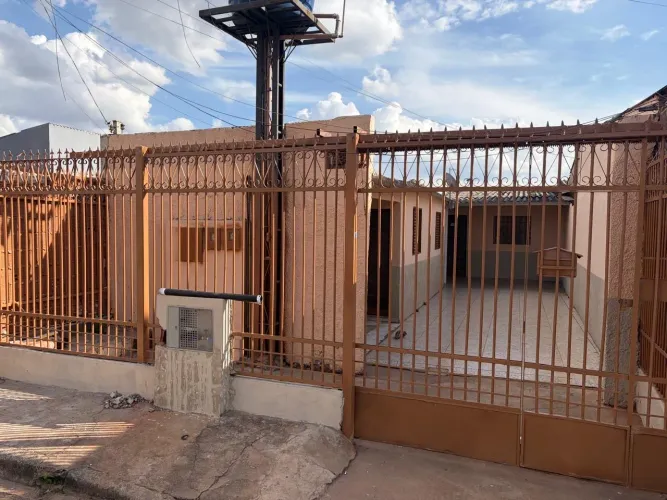 EXCELENTE OPORTUNIDADE CASA EM SAMAMBAIA