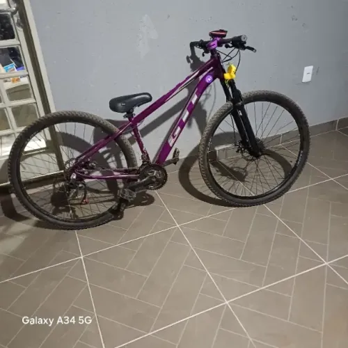 bicicleta gti roxa com ddk,pezinhos,patinho,