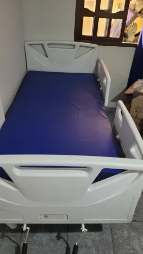 Cama hospitalar pouquíssimo usada