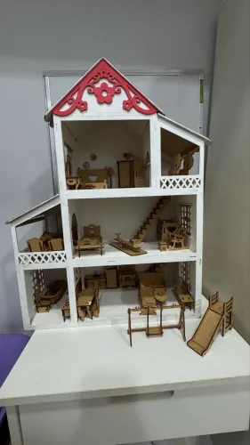 Casinha de boneca mobiliada