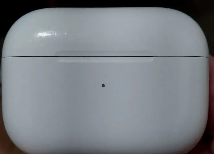 estojo (case) seminovo de AirPods Pro 1ª geração (sem os fones) 200 reais 