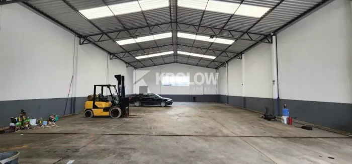 PRÉDIO COMERCIAL NAS TRÊS VENDAS