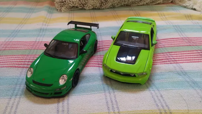 Miniaturas 1:24 Maisto e Welly