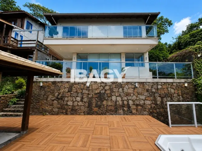 Excelente Casa 3 dormitório(s) em Morro das Pedras - Florianópolis