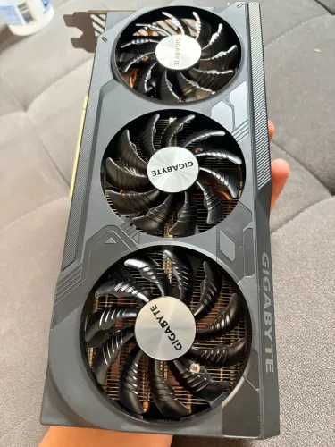 RTX 4070 SUPER Gigabyte 12GB GDDR6X - Excelente Estado, Pouco Uso