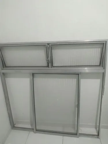 JANELA DE ALUMINIO c/ BANDEIRA 