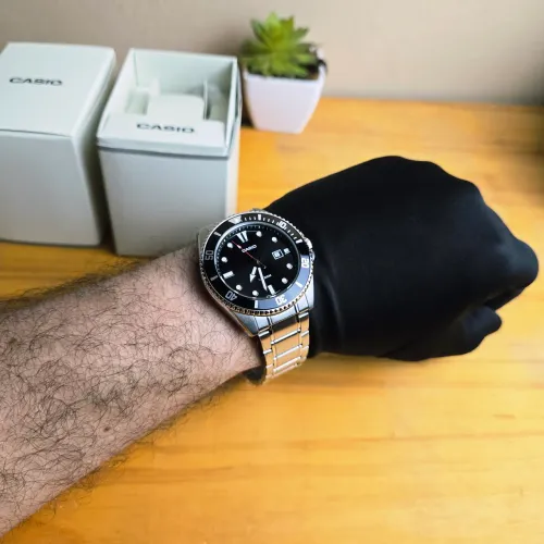 Relógio CASIO Duro 44mm Prata preto 