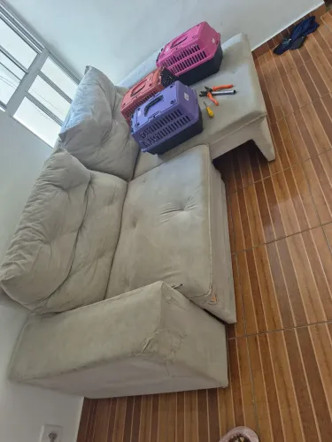 Doação sofa cama e guarda roupa..p buscar agora no arsenal