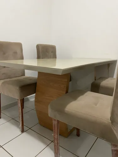 VENDE-SE MESA + 04 CADEIRAS MDF NOVA