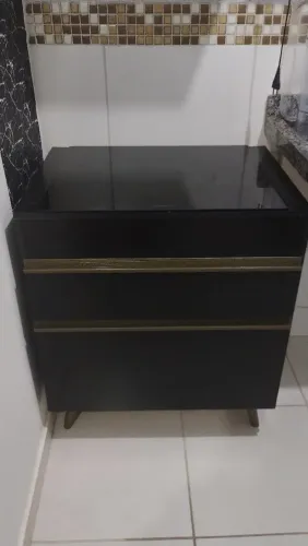 Vende se fogão de indução com armário de cozinha ou separado