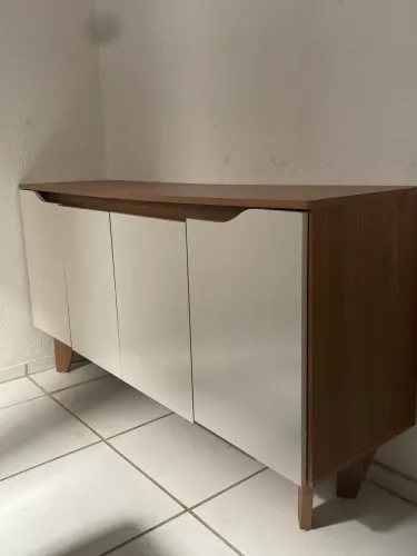 Balcão buffet para sala de estar ou jantar, com design moderno e elegante.