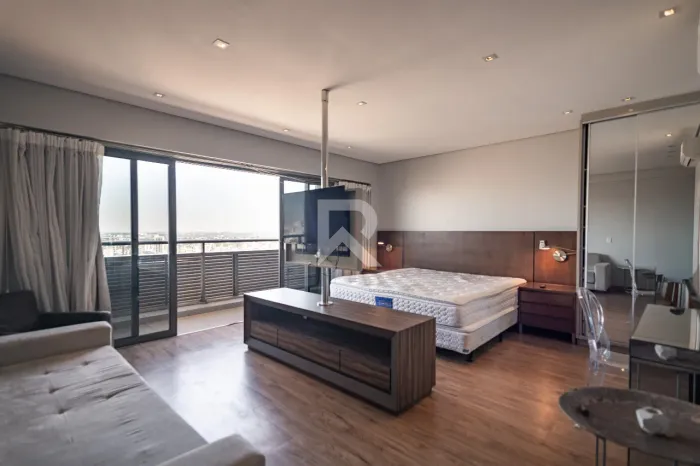 Studio Mobiliado com Vista Livre em Condomínio Clube para locação, 47m2 Centro Curitiba/