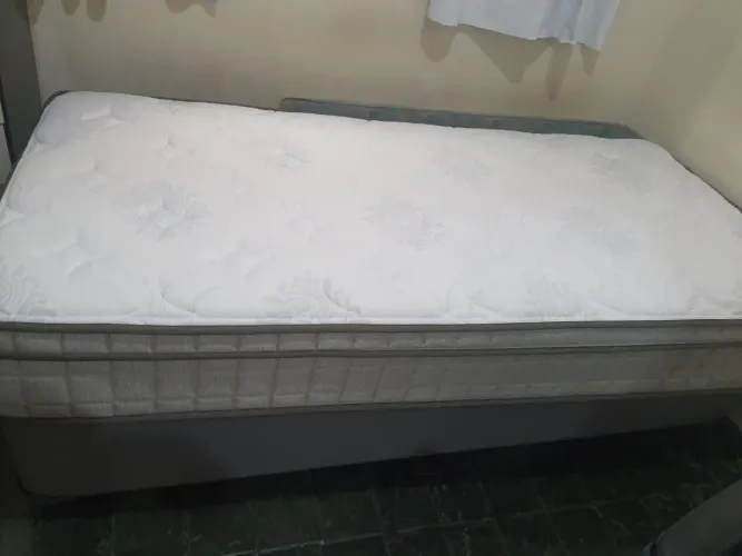 Vendo cama baú solteiro + colchão Euro