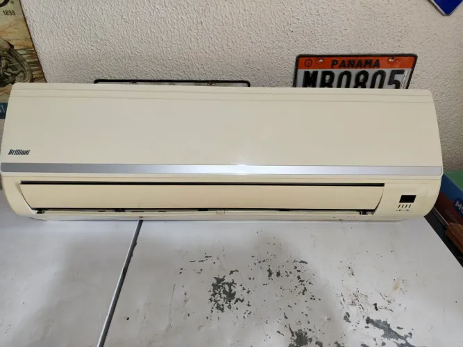 Ar condicionado 18000 BTUs quente e frio 220v