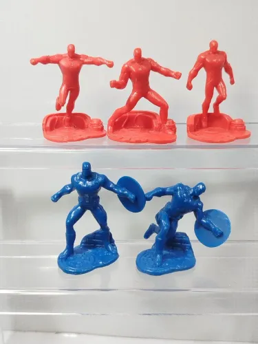 Miniaturas dos bonecos vingadores vintage lote.