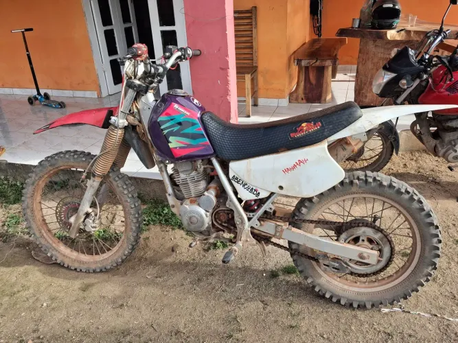 Moto de trilha XR 230R