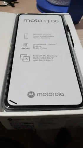 Smartphone Motorola Moto G06 - 256gb 4gb Ram + 8gb Ram Boost, e Camera 50mp Com Ai Bateria