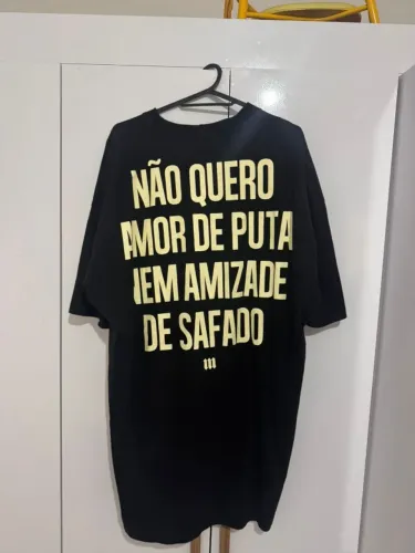CAMISETA MITH COMAM FRUTAS